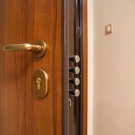 Elegant And Safe Gold And Blue Apartment Walk To Acropolis Atenas Exterior foto